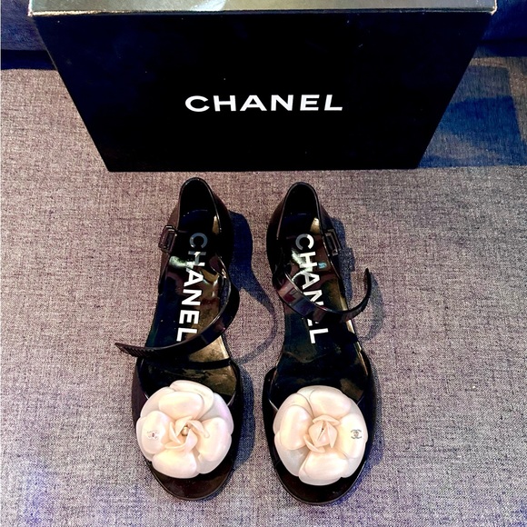 CHANEL Black, White Flower Open-Toe Jellies, S37, With Original Box & Booklet - Picture 2 of 10